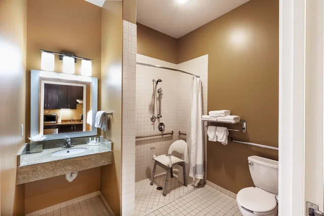 جناح بسريرين كينج بغرفتي نوم مع أريكة لذوي الإعاقة، Towneplace Suites Tulsa Broken Arrow 3/3