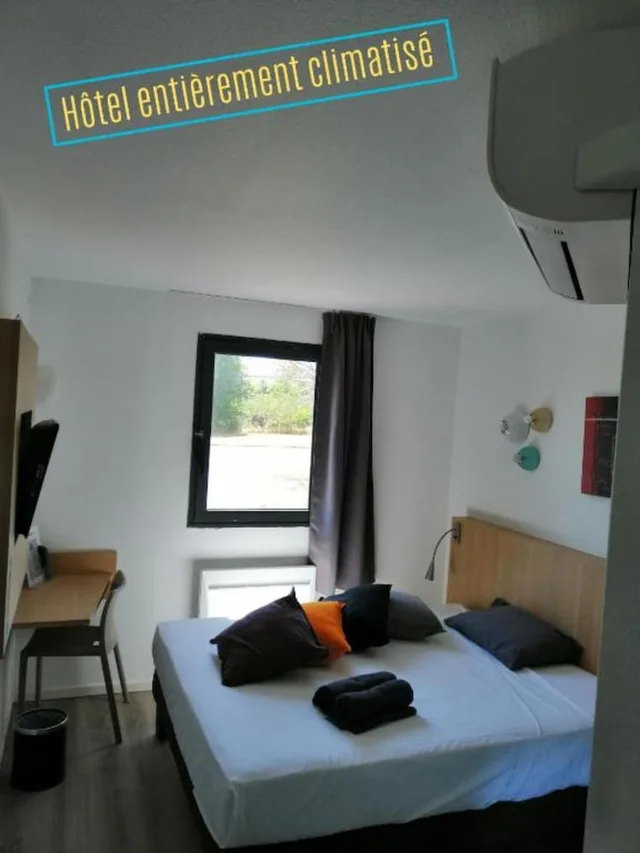غرفة قياسية بسرير مزدوج وسريرين منفصلين، Kyriad Direct La Rochelle Sud Aytre 8/9