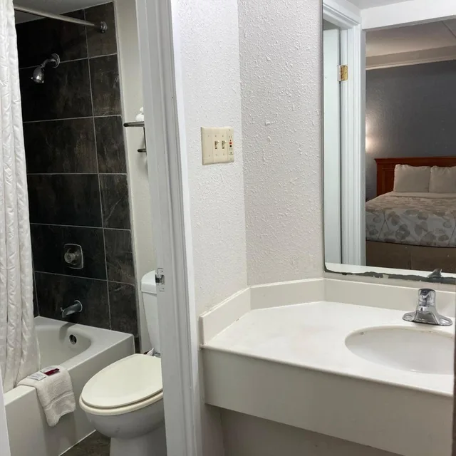 Room, King Bed, Relax Inn 10/10