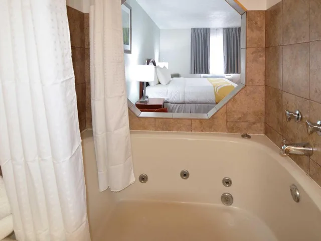غرفة بسريرين مزدوجين للمدخنين، Quality Inn Alexis Rd 3/3
