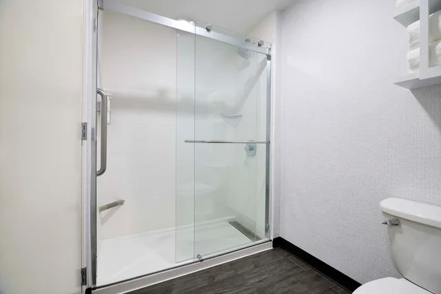 غرفة بسرير كينج، Hampton Inn Newark Airport 2/2