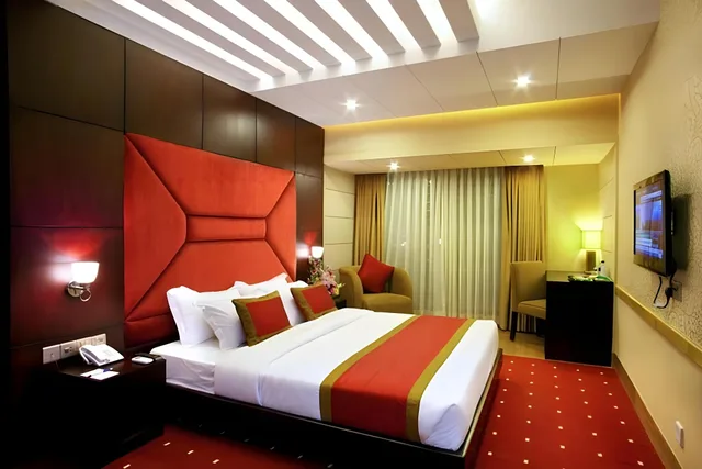 Deluxe, Queen Bed, West Park Inn 2/3