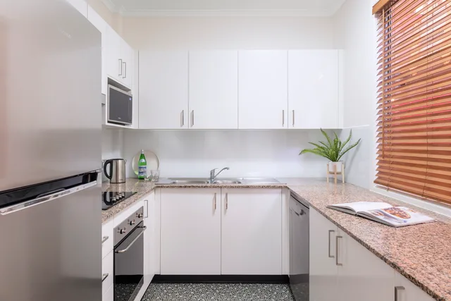 Two Bedroom City View Apartment، Oaks Sydney Goldsbrough Suites 8/8