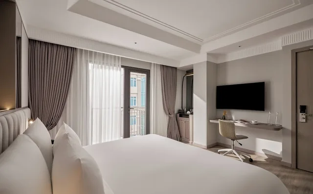 French, Junior Suite, Studio, Twin Beds, Balcony، La Siesta Premium Saigon Central 3/6