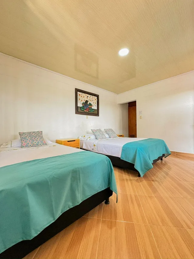 غرفة كومفورت رباعية بسرير مزدوج وسريرين منفصلين، Eco Hotel Las Palmas 2/2