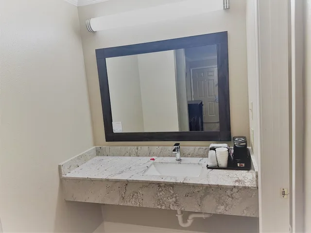 Room, King Bed, Super 8 by Wyndham Picayune 9/9
