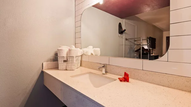 غرفة بسريرين كوين، Fifth Ave Hotel 4/4