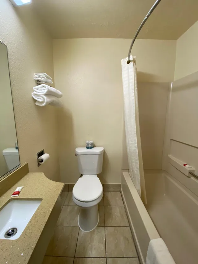 2 Full Beds, Motel6 Stockton, CA - Charter Way West 2/2