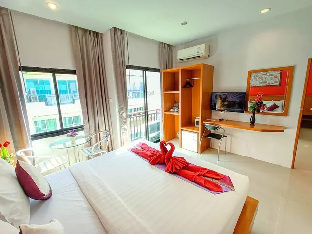 جناح عائلي بسريرين كينج بشرفة بغرفتي نوم، PJ PATONG RESORTEL 7/10
