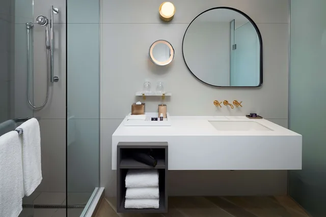 غرفة بسرير كينج لذوي الإعاقة، Andaz Ottawa Byward Market A Concept By Hyatt 6/7