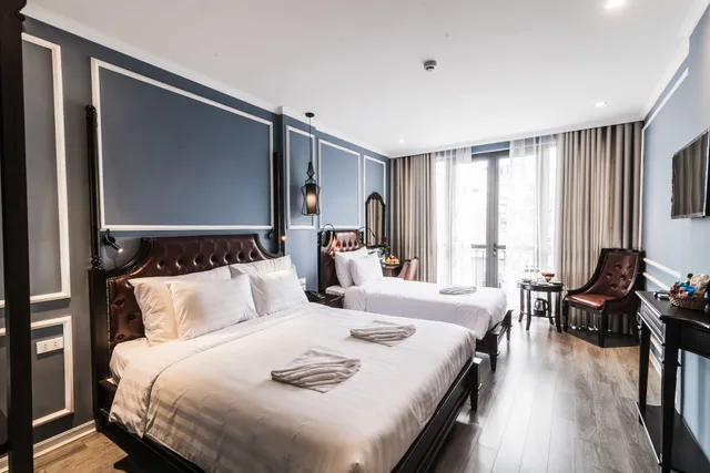 غرفة عائلية ثلاثية بسرير كوين وسرير فردي بإطلالة على المدينة بشرفة، Suddha Boutique Hotel 1/10