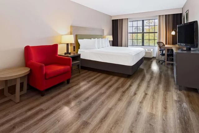 Suite, King Bed, Country Inn Suites By Radisson Salisbury Md 1/2