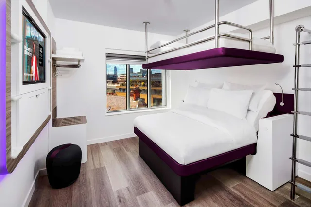 كابينة ثلاثية بسرير بطابقين، YOTEL London City, Select by Hilton 1/1