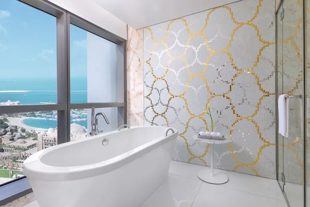 غرفة ديلوكس بسريرين منفصلين بإطلالة على البحر، Conrad Abu Dhabi Etihad Towers 6/6