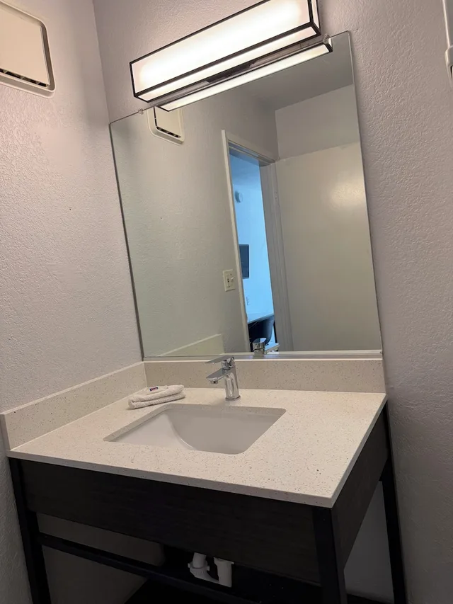غرفة قياسية بسريرين مزدوجين للمدخنين، Motel6 Yreka, CA 5/10