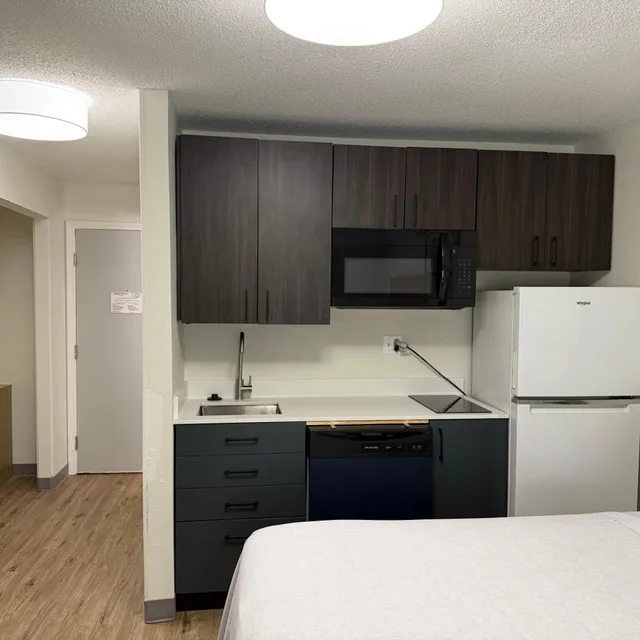 استوديو بسرير كوين لذوي الإعاقة، Sonesta Simply Suites Memphis 4/8