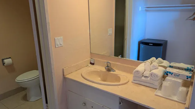 Deluxe, Queen Bed, ROYAL CENTURY 8/10