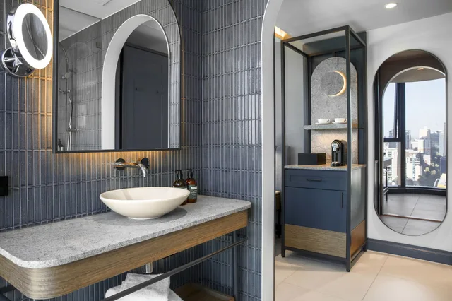 غرفة بريميوم بسرير كينج بإطلالة على المدينة في طابق مرتفع، voco Melbourne Central, an IHG Hotel 8/10