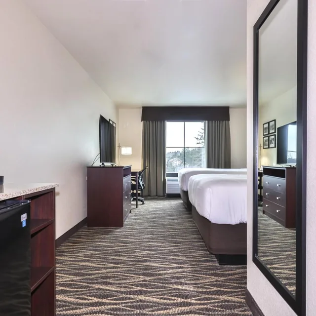 غرفة بسرير كوين، Cobblestone Hotel & Suites - Rhinelander 4/7
