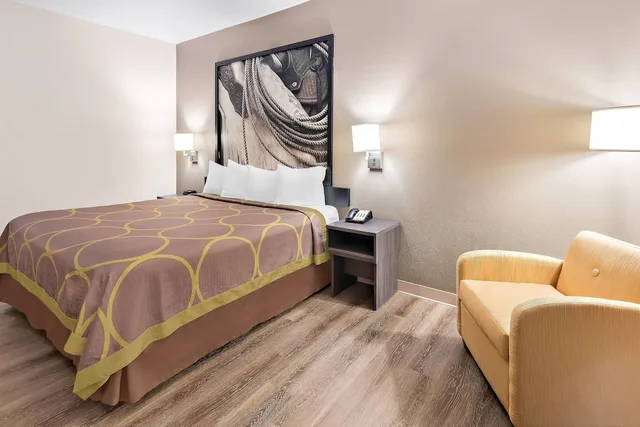 غرفة قياسية بسرير كينج للمدخنين، Super 8 by Wyndham Fort Worth Stockyards 4/5