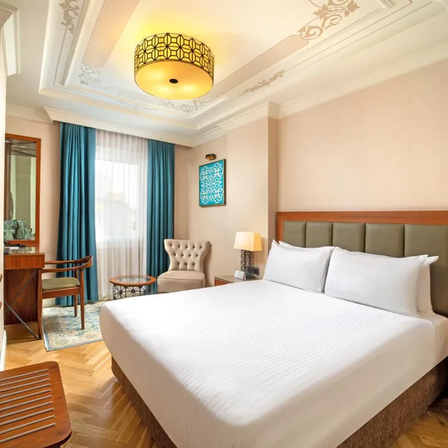 French, Twin Beds, Street View، Golden Age Hotel Taksim 4/10