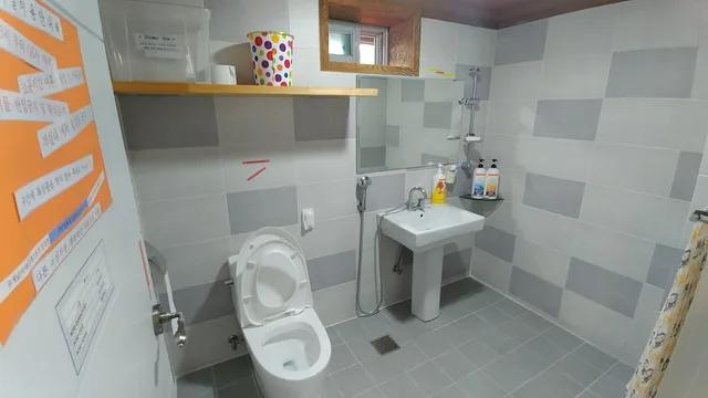 سكن مشترك بثمانية أسرّة وأسرّة بطابقين للرجال، Bori Guesthouse - Hostel 1/1