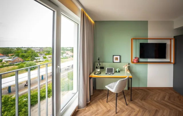 غرفة بزنس بسريرين منفصلين، LOGINN Hotel Berlin Airport 5/7