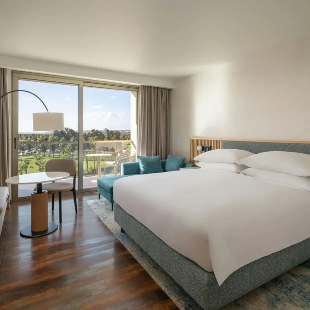 غرفة عائلية بسرير مزدوج بإطلالة على المسبح، Algarve Marriott Salgados Golf Resort & Conference Center 8/10