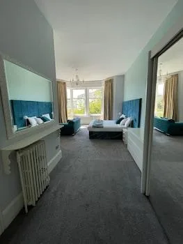جناح ديلوكس بإطلالة جزئية على البحر، Crofton House Hotel 2/2