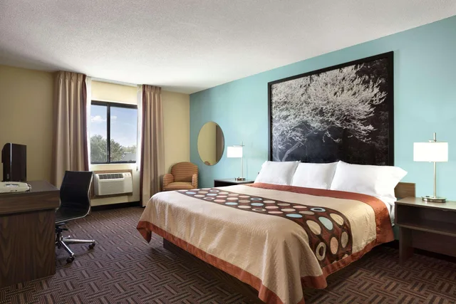 Room, King Bed, Super 8 By Wyndham Carbondale 1/1