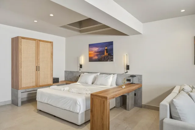 1 Bedroom, Cave, Suite, Sea Front, Private Pool، VOLTA Seaside hotel - Adult-only 3/9