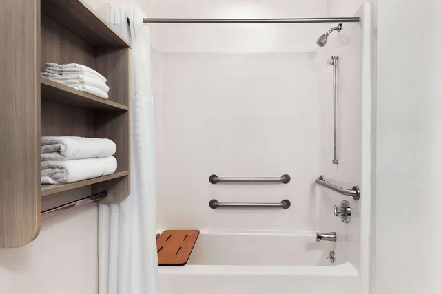 غرفة قياسية بسرير كوين لذوي الإعاقة، Microtel Inn Suites By Wyndham Florence Cincinnati Airport 5/6