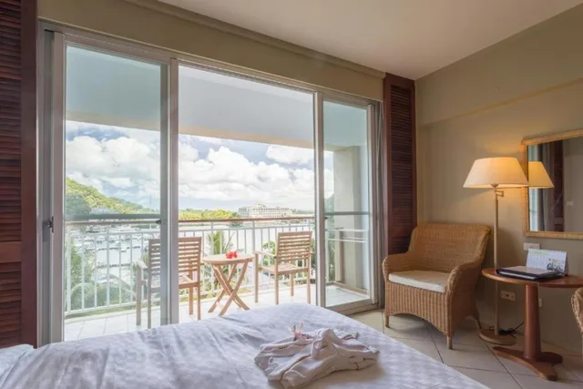 Deluxe, Palau Royal Resort 2/2