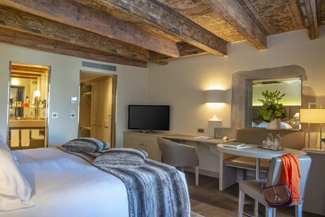 غرفة بريستيج بسريرين منفصلين، Hotel Les Armures 1/3
