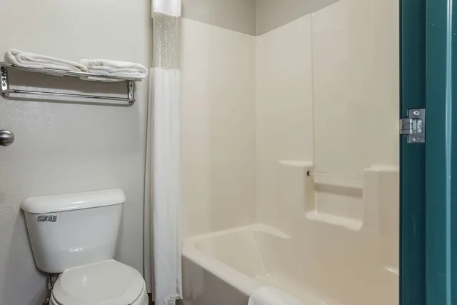 غرفة قياسية بسرير كوين، Quality Inn Clare 2/2