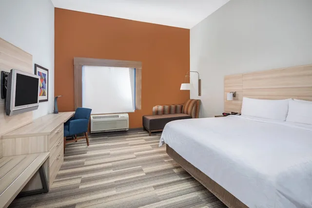 غرفة قياسية بسرير كينج لذوي الإعاقة، Holiday Inn Express Hotel And Suites Ontario Airport 2/5