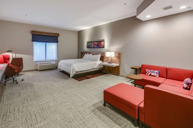 Evolution, King Bed, Hilton Garden Inn Ames 10/10
