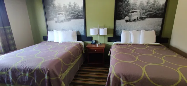 غرفة قياسية بسريرين كوين للمدخنين، Super 8 By Wyndham Champaign 2/10