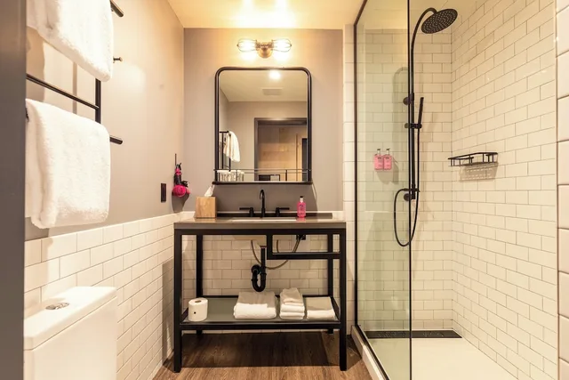 Room, 2 Queen Beds, Street View, Moxy Nashville Downtown 3/3