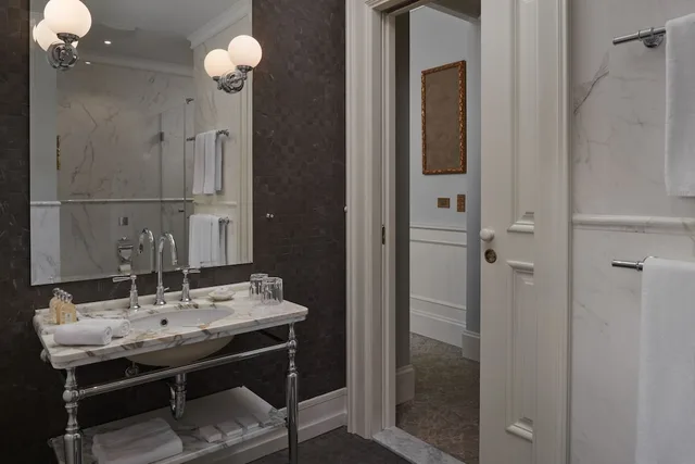 غرفة بريميوم بسرير كينج، Palace Elisabeth Hvar Hotel 3/3