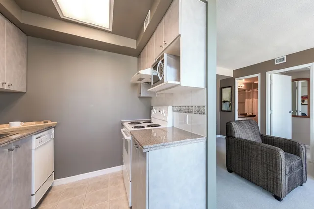1 Bedroom, Carmana, Suite, Queen Bed, Carmana Hotel and Suites 2/2