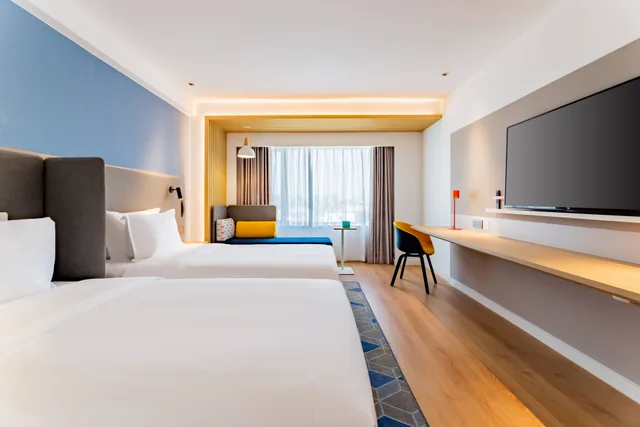 Standard, 1 King and 1 Single Beds, Extra Floor Space، Holiday Inn Express Hohhot East Station 2/5