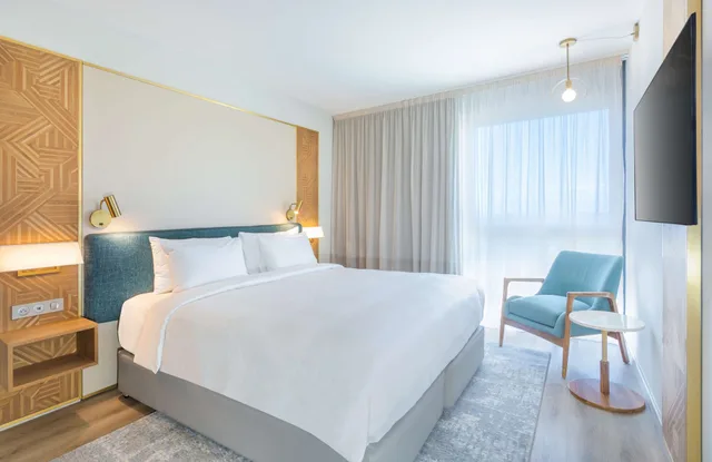 Premium, King Bed, Ocean View, High Floor, Radisson Hotel Saint-Denis, La Reunion 3/10