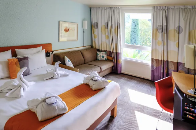 Classic, Double Bed, Sofa, Novotel Marseille Est 2/10