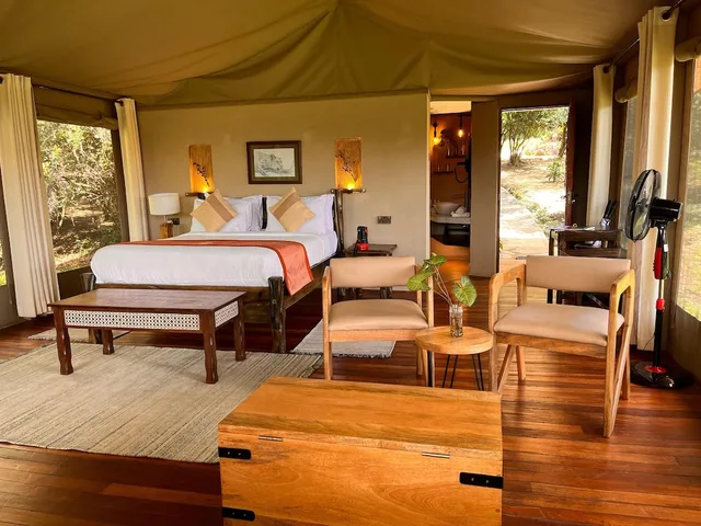 غرفة فاخرة ثلاثية بثلاثة أسرّة بإطلالة على النهر، Ashnil Mara Camp 2/10