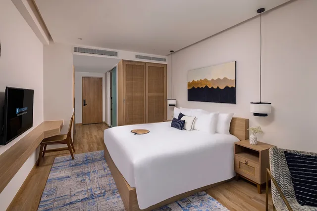 غرفة سوبيريور بسرير كينج بإطلالة على البحر، Wyndham Royal Beachfront Resort & Spa Hoi An Danang 8/10