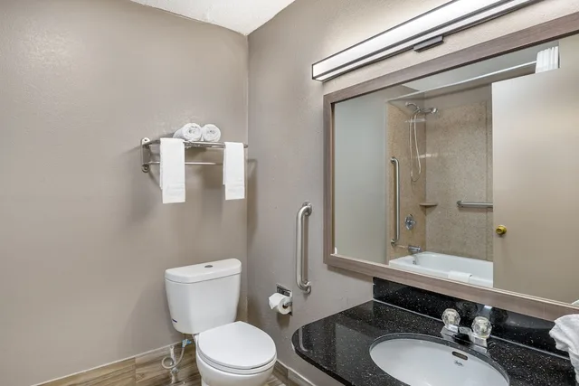 غرفة ديلوكس بسرير كينج لذوي الإعاقة، Red Roof Inn Richmond, VA 6/7