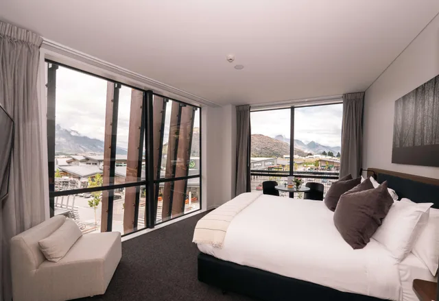 غرفة بسرير مزدوج بإطلالة على الجبل، Sudima Queenstown Five Mile 1/6