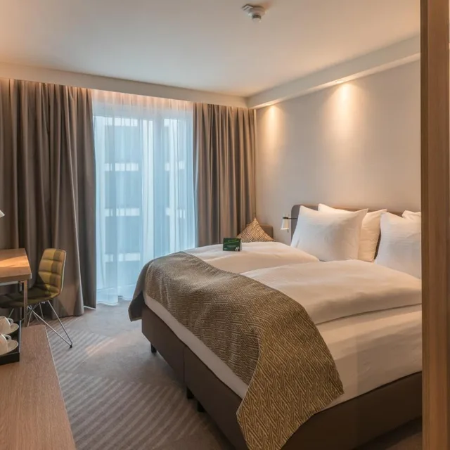 غرفة قياسية بسرير كينج وسرير كوين، Holiday Inn Hamburg Berliner Tor 3/10