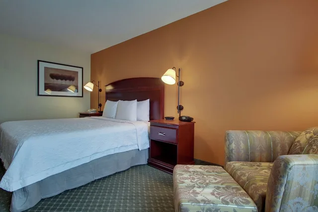 Room, King Bed, Bathtub, Hampton Inn And Suites Denver Littleton Co 3/4